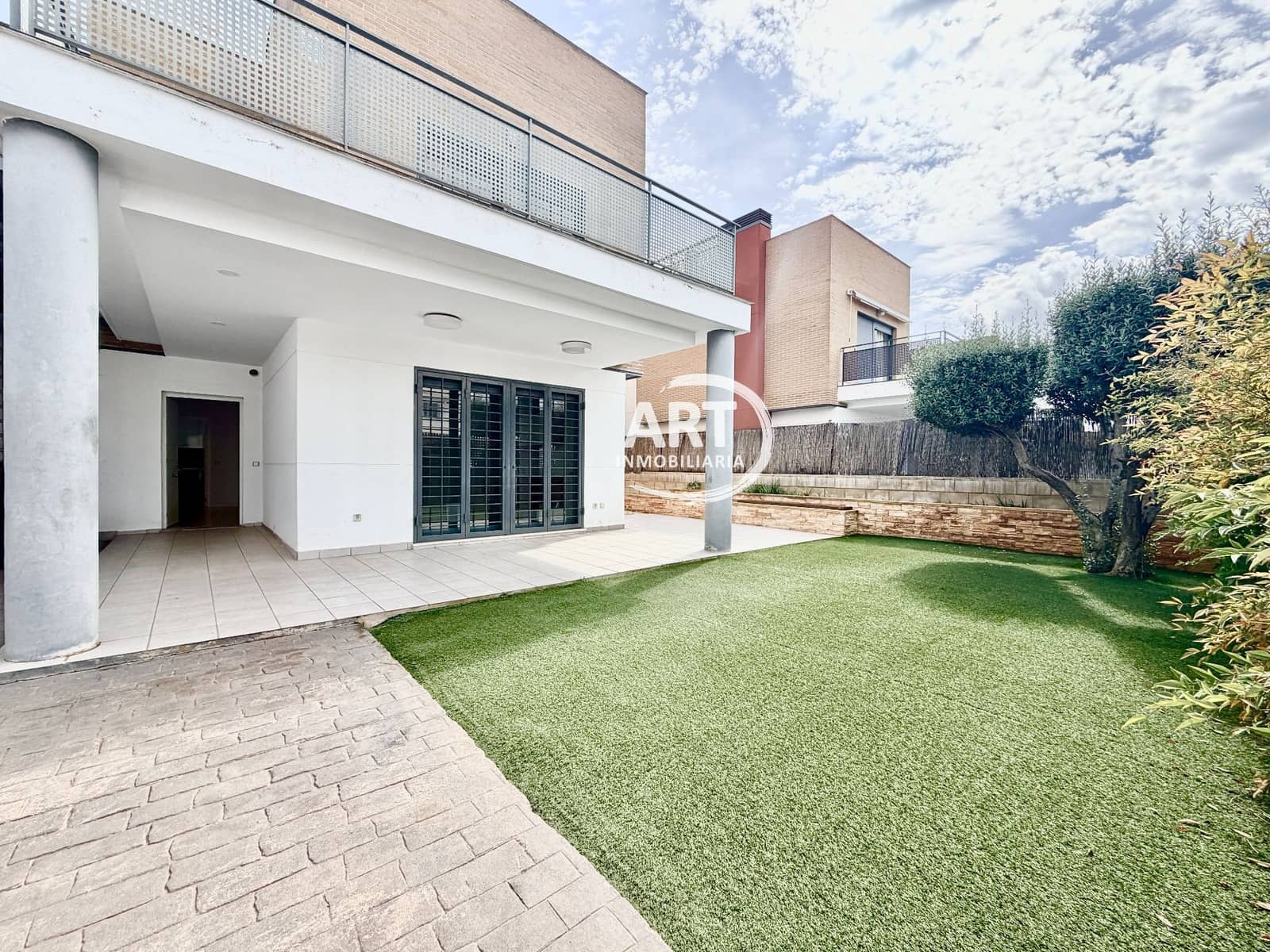 Chalet de 3 habitaciones en La Pobla de Vallbona en venta con piscina garaje - 520.000 € (Ref: 10168140)