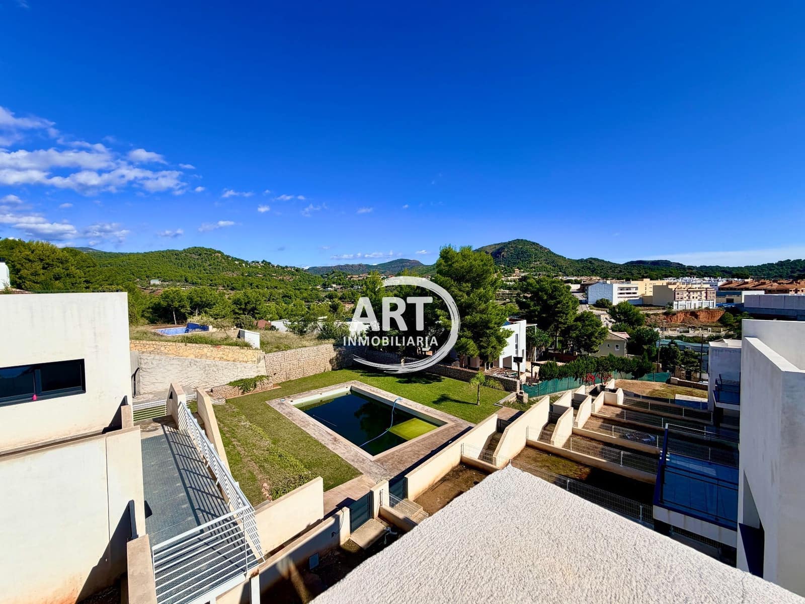 Chalet de 4 habitaciones en Náquera en venta con piscina garaje - 447.000 € (Ref: 10174343)