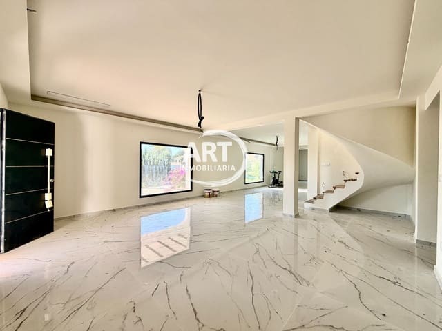 Chalet de 4 habitaciones en Náquera en venta con piscina - 650.000 € (Ref: 10174344)