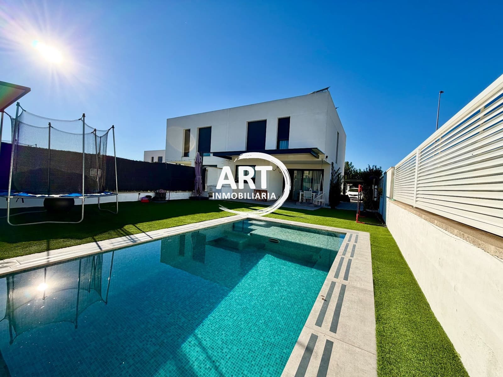 Chalet de 4 habitaciones en San Antonio de Benagéber en venta con piscina garaje - 580.000 € (Ref: 10174345)
