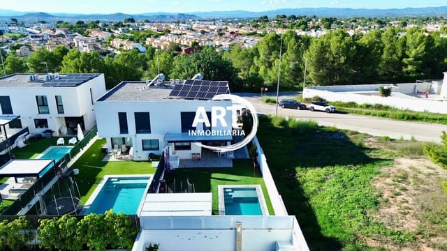 Chalet de 4 habitaciones en San Antonio de Benagéber en venta con piscina garaje - 580.000 € (Ref: 10174345)