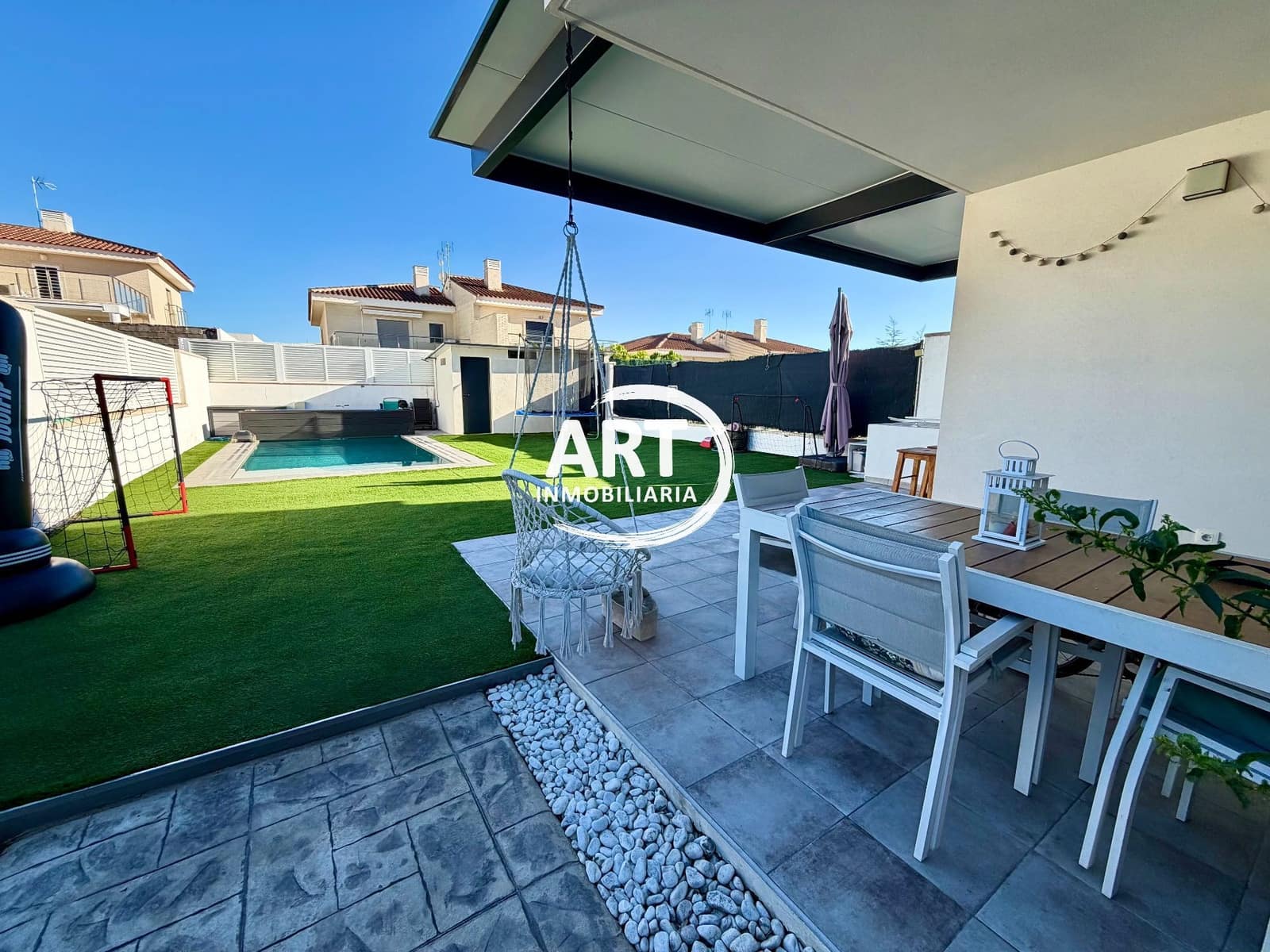 Chalet de 4 habitaciones en San Antonio de Benagéber en venta con piscina garaje - 580.000 € (Ref: 10174345)