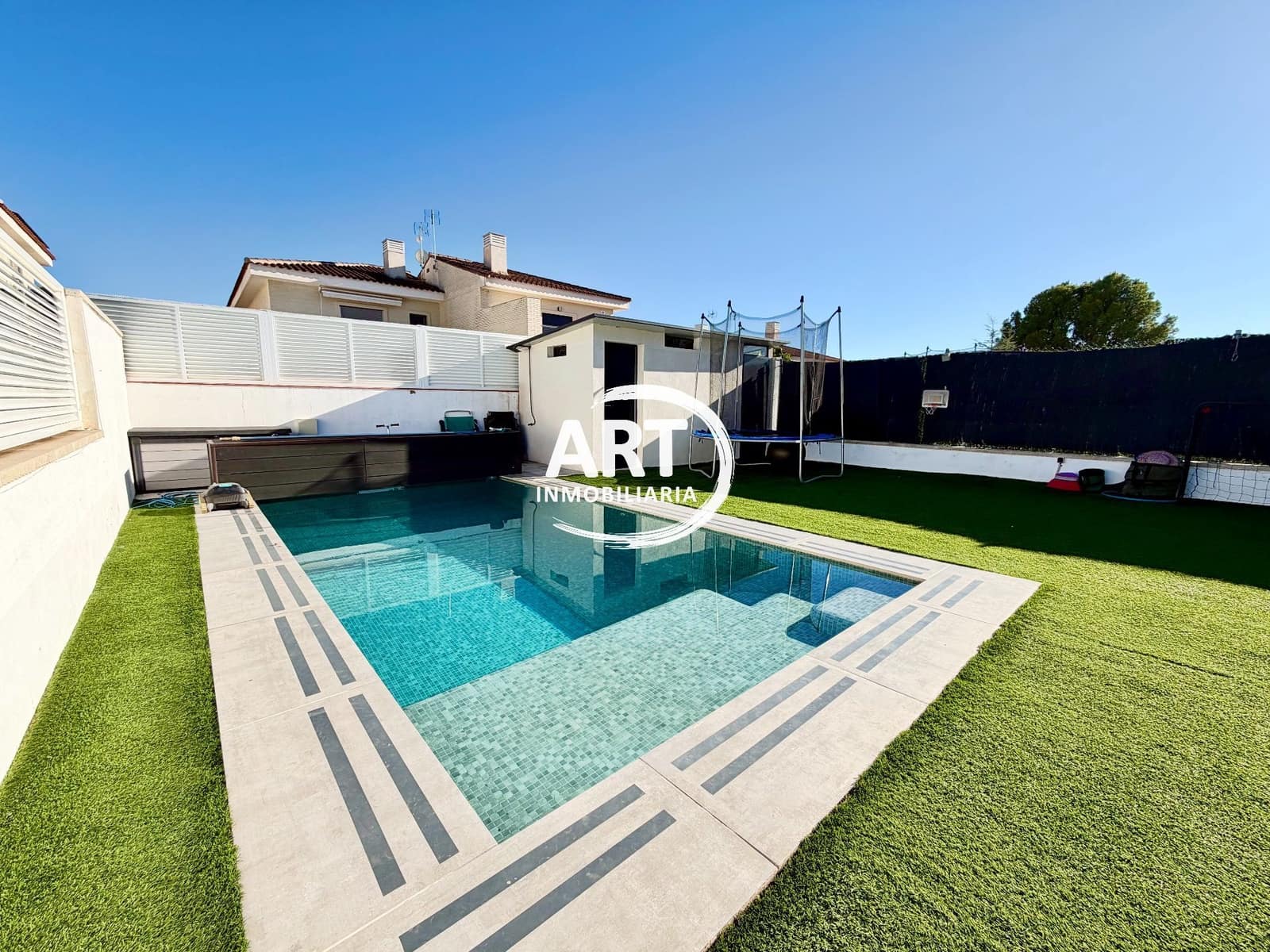 Chalet de 4 habitaciones en San Antonio de Benagéber en venta con piscina garaje - 580.000 € (Ref: 10174345)