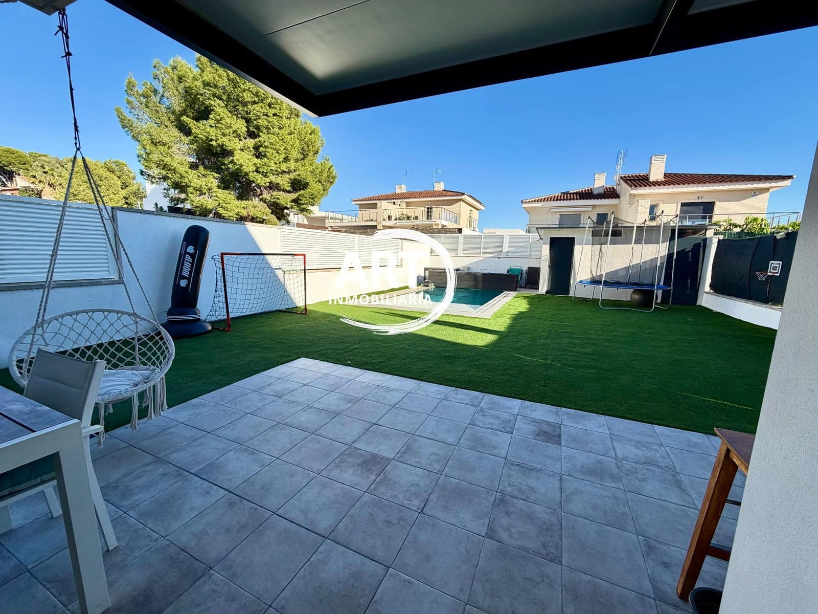 Chalet de 4 habitaciones en San Antonio de Benagéber en venta con piscina garaje - 580.000 € (Ref: 10174345)