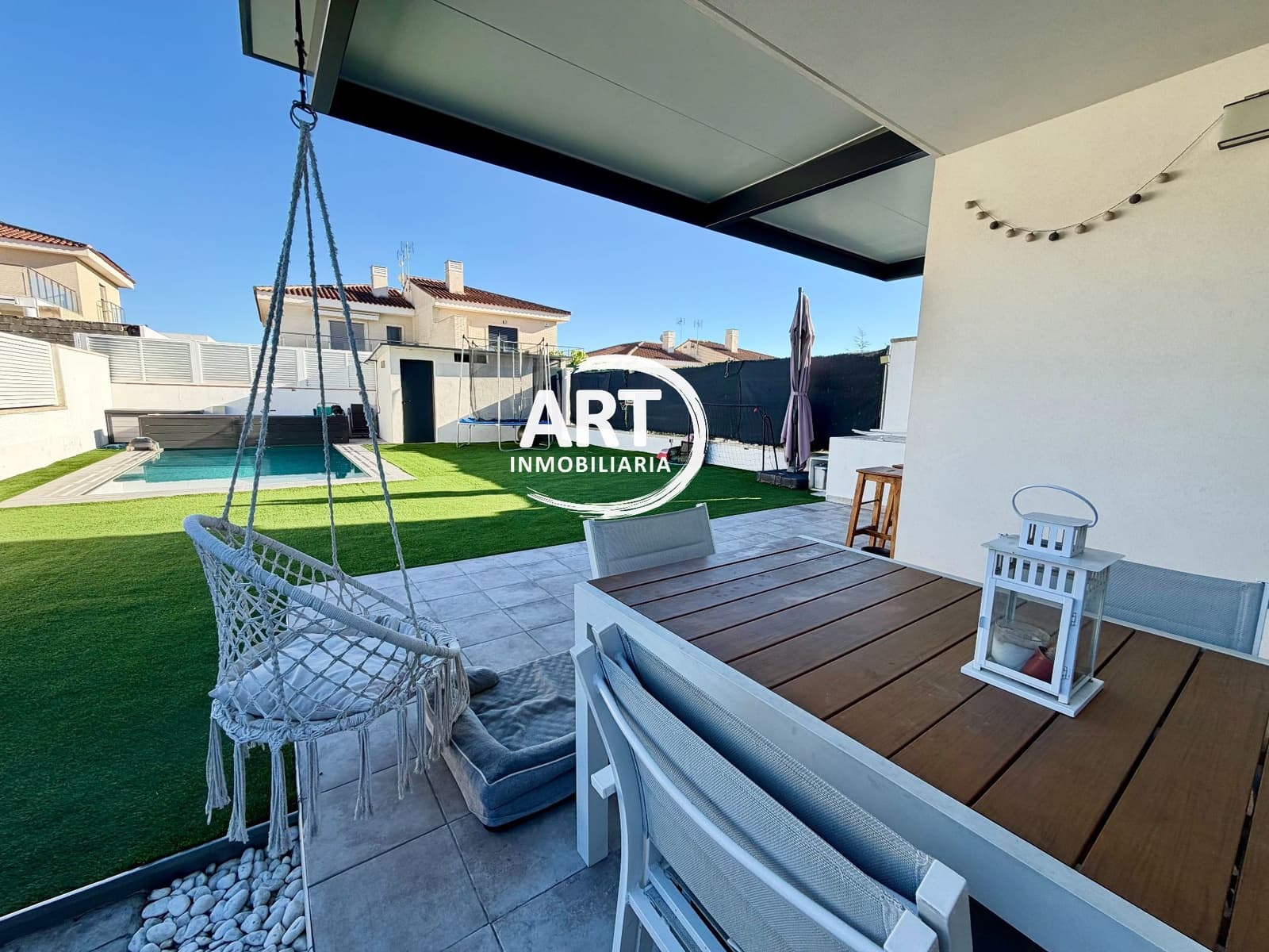 Chalet de 4 habitaciones en San Antonio de Benagéber en venta con piscina garaje - 580.000 € (Ref: 10174345)