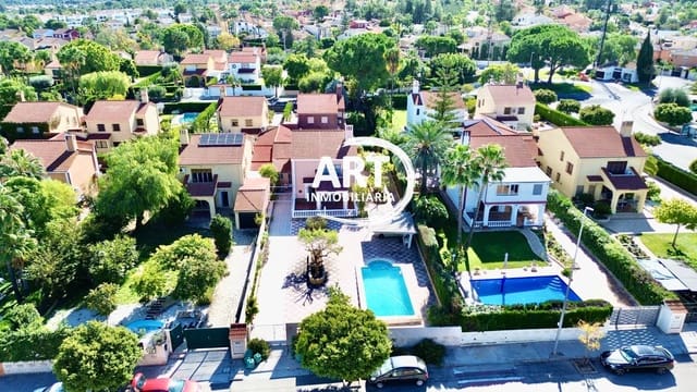 4 slaapkamer Villa te koop in San Antonio de Benagéber met zwembad garage - € 550.000 (Ref: 10184183)