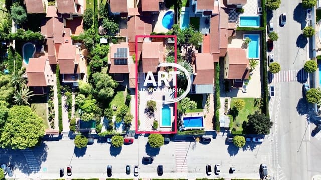 4 slaapkamer Villa te koop in San Antonio de Benagéber met zwembad garage - € 550.000 (Ref: 10184183)