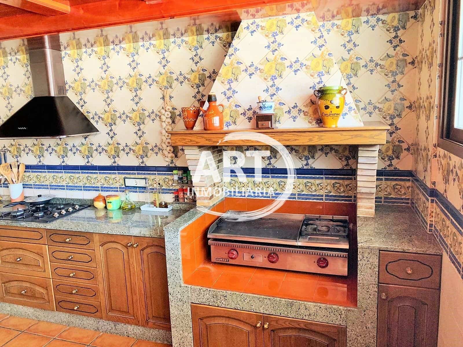 6 soveværelse Villa til salg i Benaguasil med swimmingpool garage - € 825.000 (Ref: 7289235)