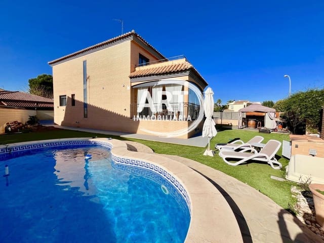 4 slaapkamer Villa te koop in L'Eliana met zwembad garage - € 595.000 (Ref: 8078228)