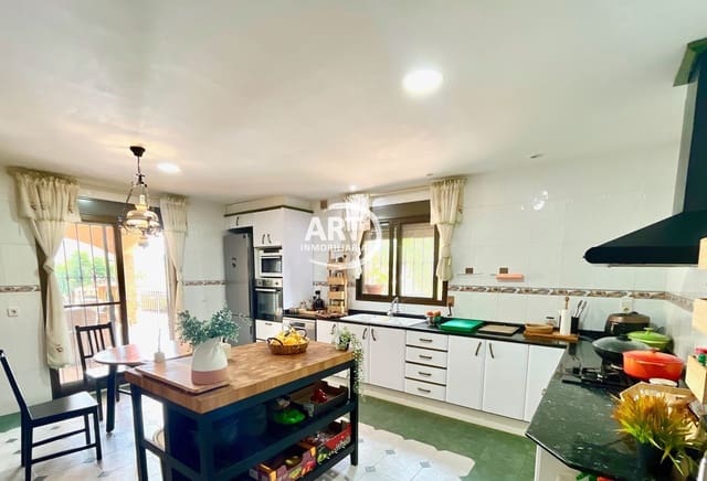 8 soverom Villa til salgs i L'Eliana med svømmebasseng garasje - € 849 000 (Ref: 8188984)