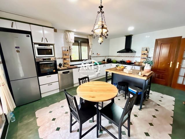 8 soverom Villa til salgs i L'Eliana med svømmebasseng garasje - € 849 000 (Ref: 8188984)