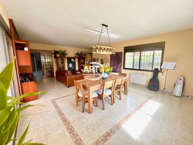 8 soverom Villa til salgs i L'Eliana med svømmebasseng garasje - € 849 000 (Ref: 8188984)