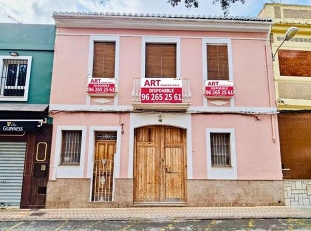 6 bedroom Townhouse for sale in Bétera - € 300,000 (Ref: 8201248)