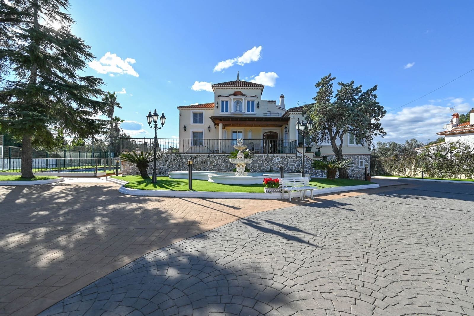 7 soverom Villa til salgs i Alzira med svømmebasseng garasje - € 1 100 000 (Ref: 8820912)