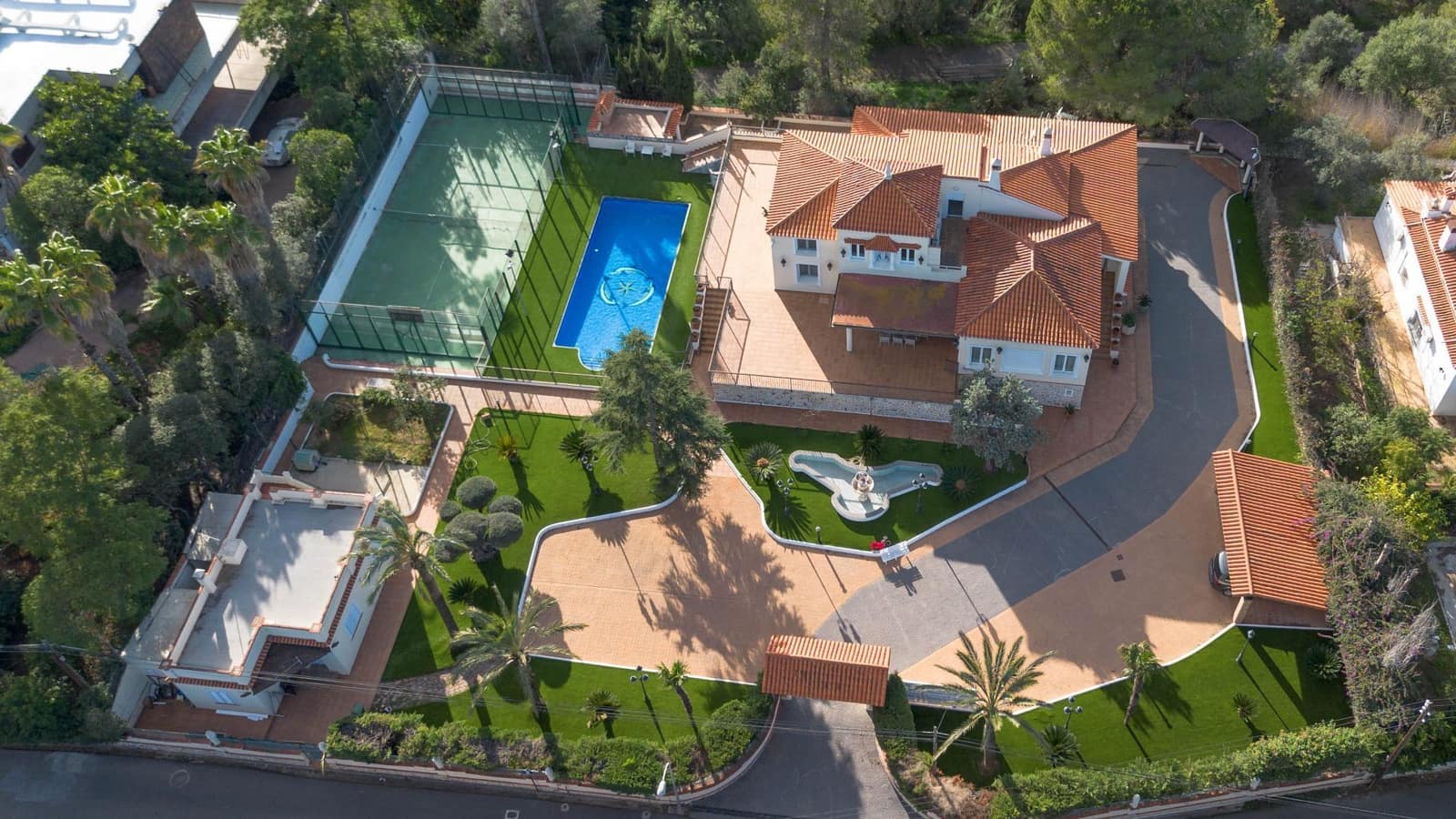 7 soverom Villa til salgs i Alzira med svømmebasseng garasje - € 1 100 000 (Ref: 8820912)