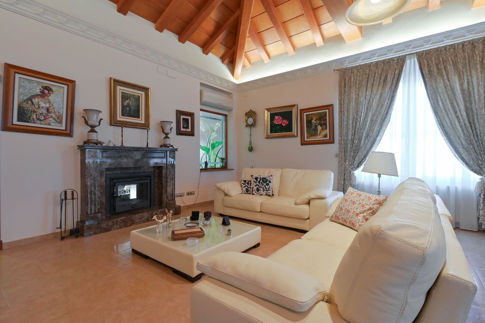 7 soverom Villa til salgs i Alzira med svømmebasseng garasje - € 1 100 000 (Ref: 8820912)