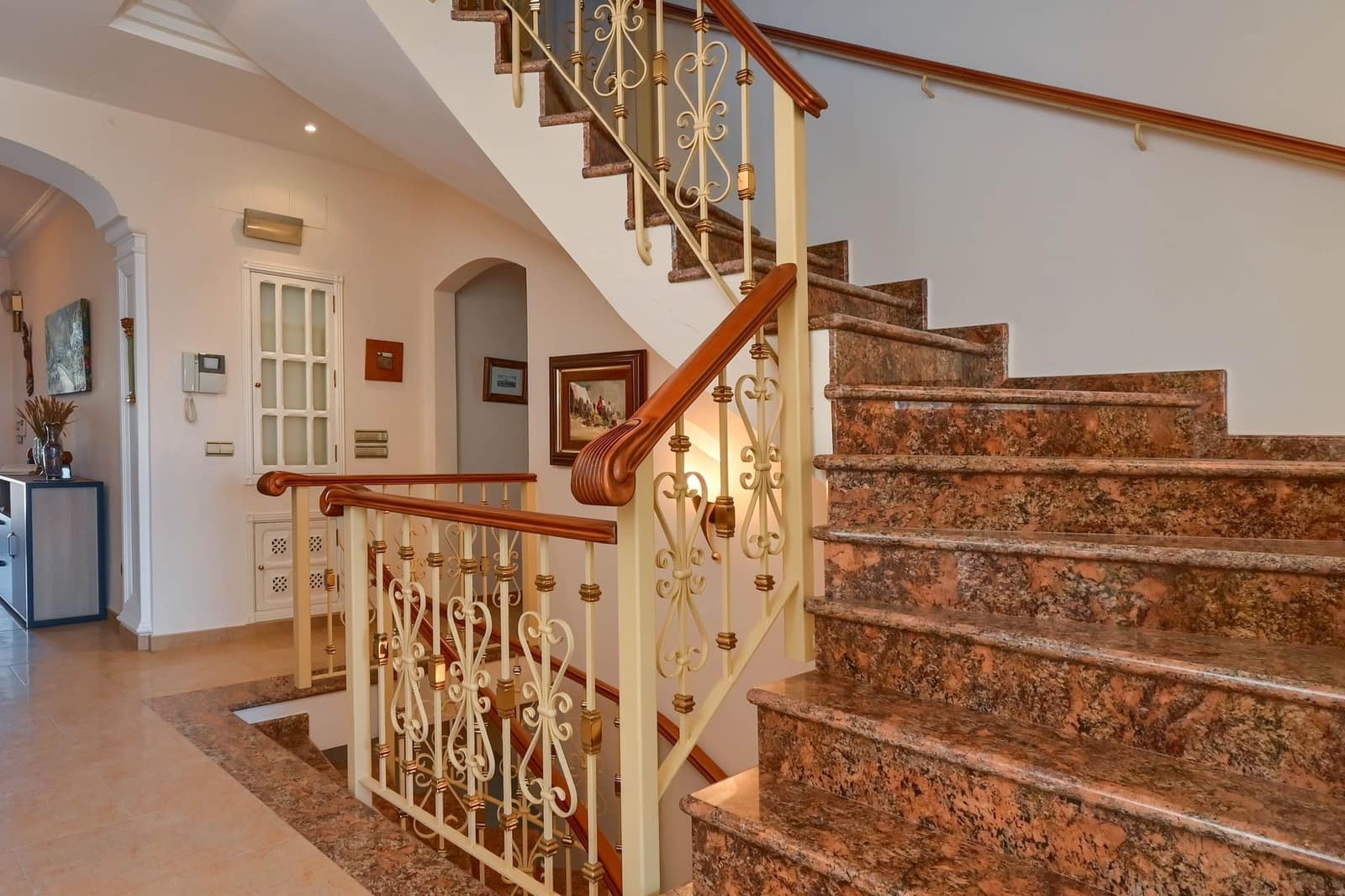 7 soverom Villa til salgs i Alzira med svømmebasseng garasje - € 1 100 000 (Ref: 8820912)