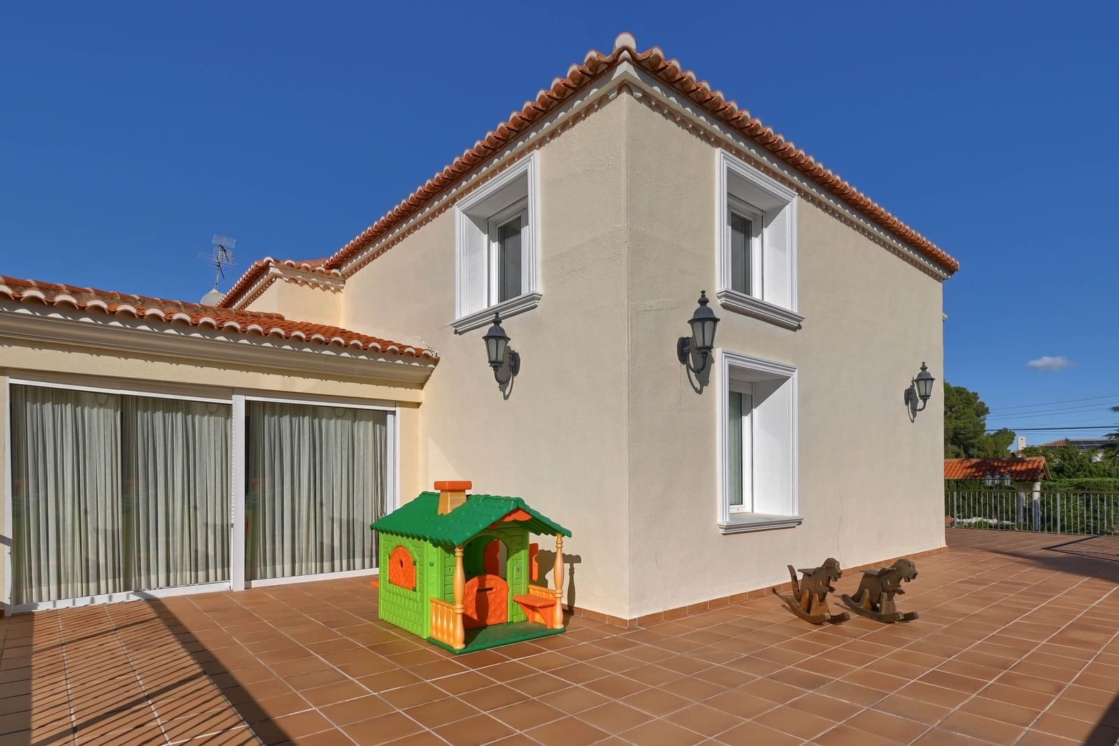 7 soverom Villa til salgs i Alzira med svømmebasseng garasje - € 1 100 000 (Ref: 8820912)