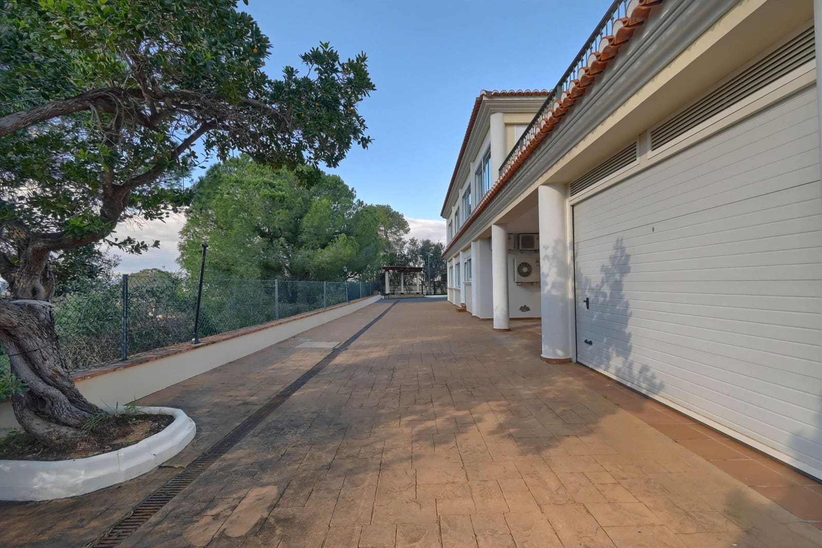 7 soverom Villa til salgs i Alzira med svømmebasseng garasje - € 1 100 000 (Ref: 8820912)