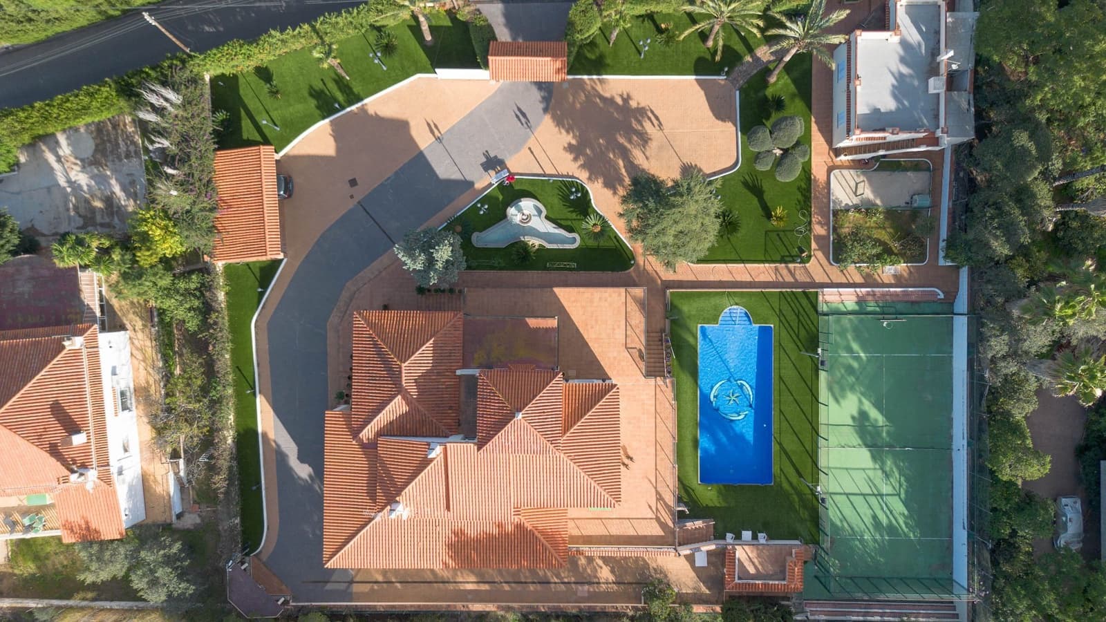 7 soverom Villa til salgs i Alzira med svømmebasseng garasje - € 1 100 000 (Ref: 8820912)