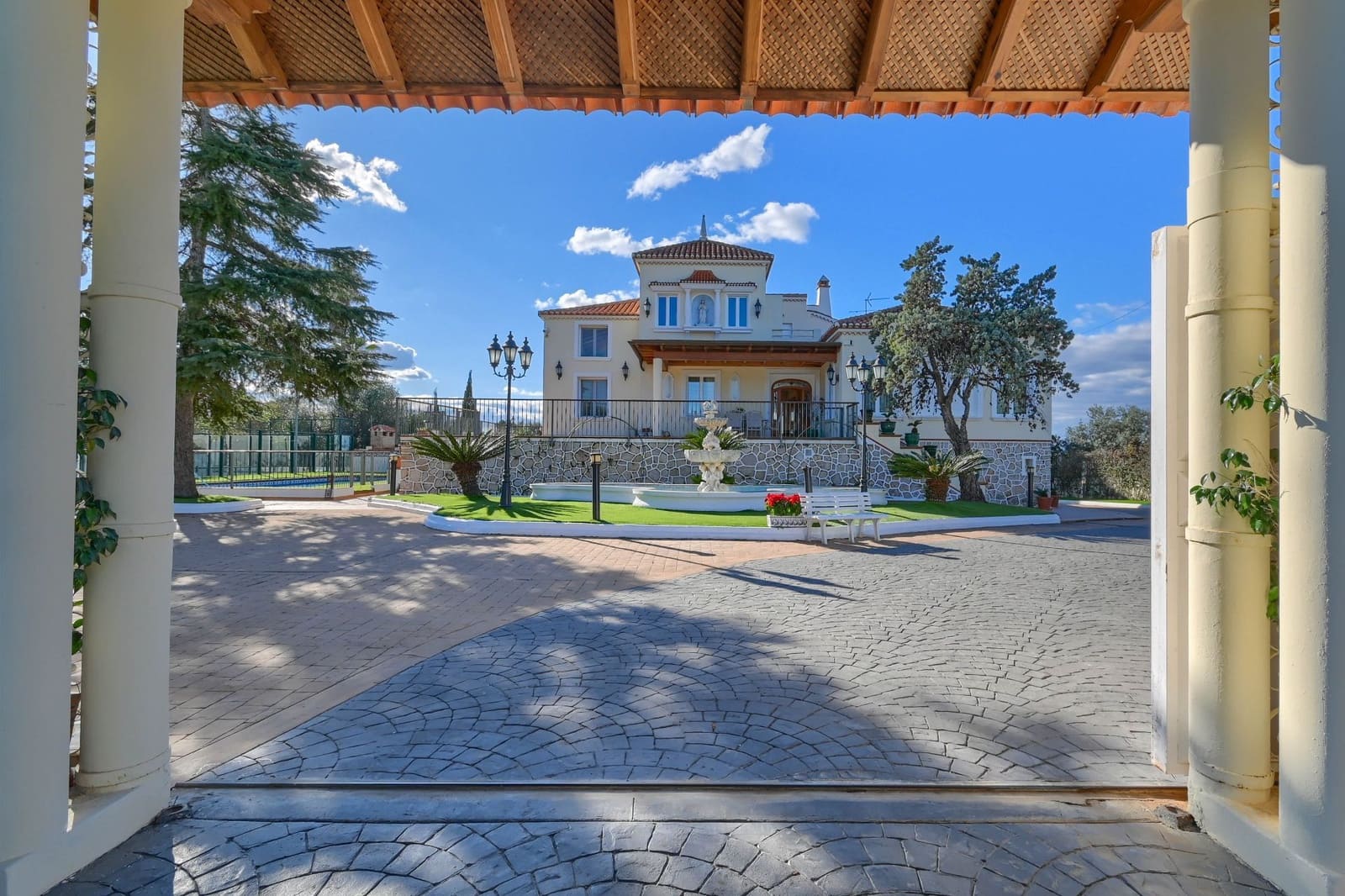 7 soverom Villa til salgs i Alzira med svømmebasseng garasje - € 1 100 000 (Ref: 8820912)