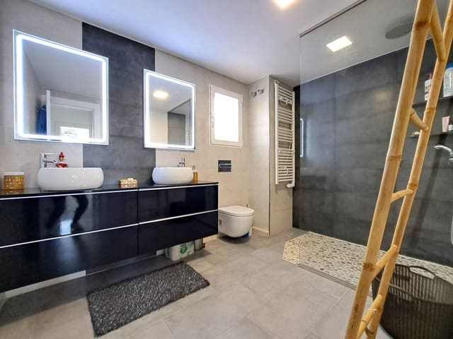 2 bedroom Townhouse for sale in Playa Poniente, Benidorm with pool garage - € 269,000 (Ref: 8837155)