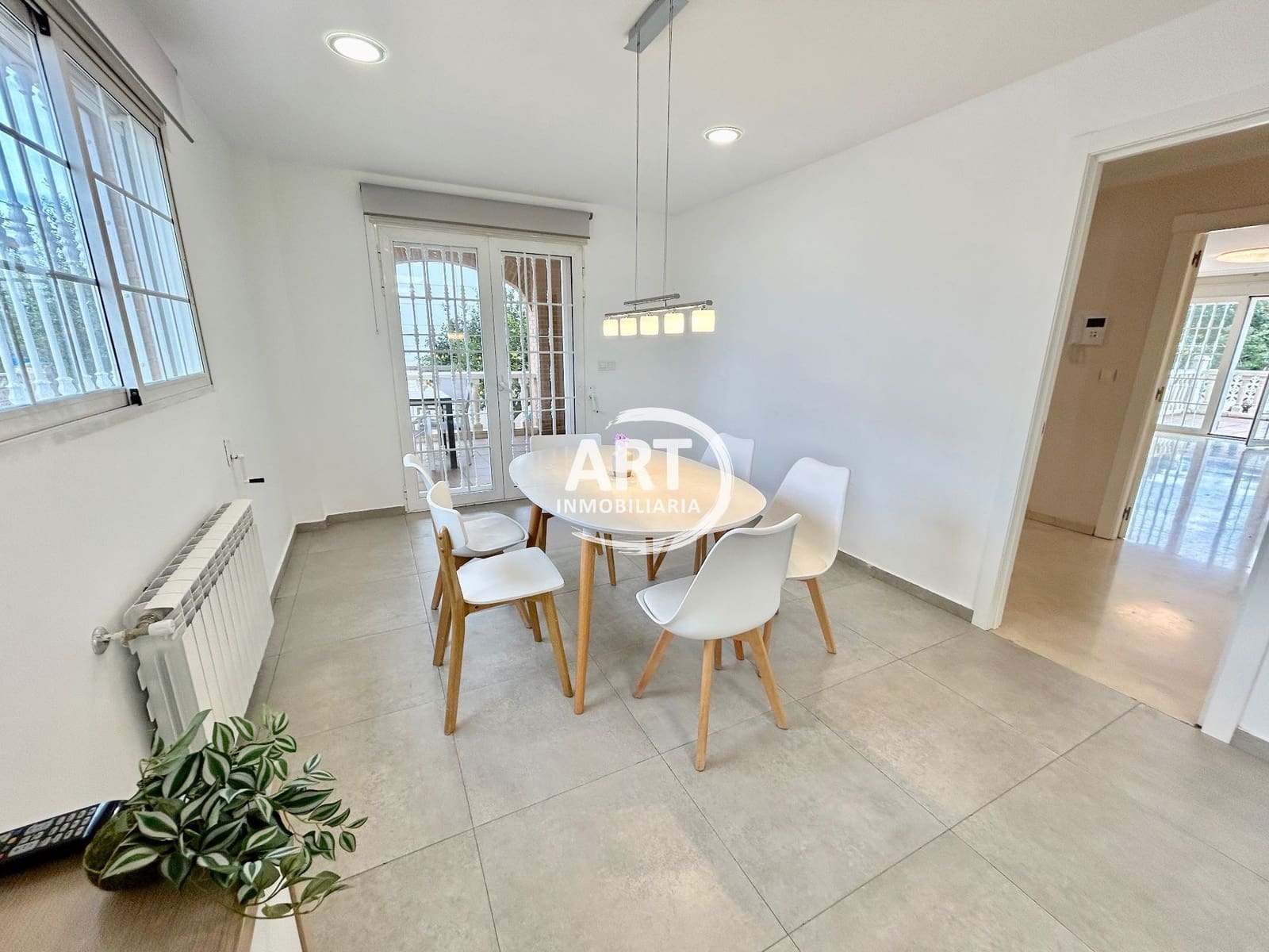 3 soveværelse Villa til salg i L'Eliana med swimmingpool garage - € 698.000 (Ref: 8912324)