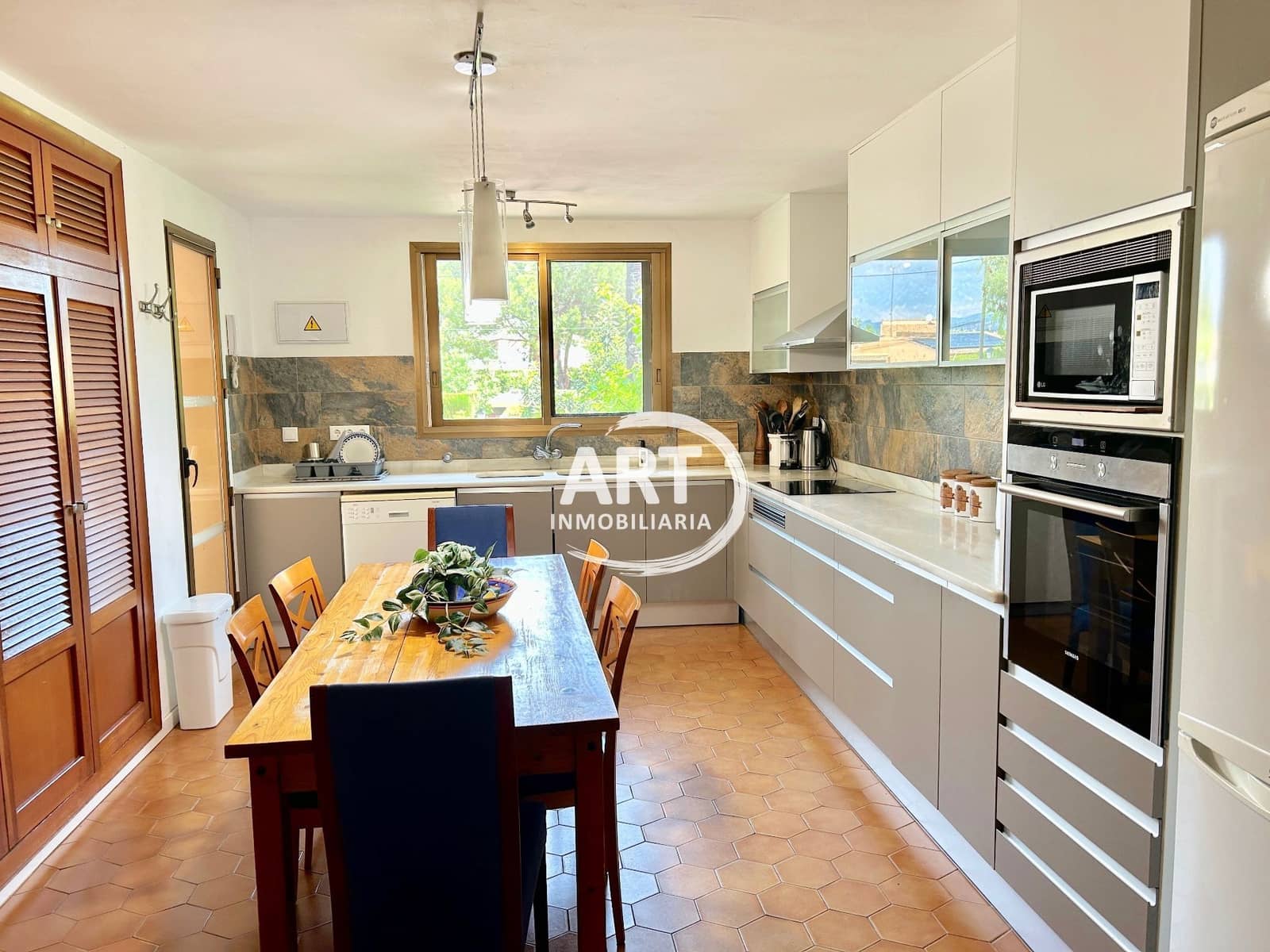 8 soverom Villa til salgs i Serra med svømmebasseng garasje - € 700 000 (Ref: 8997690)