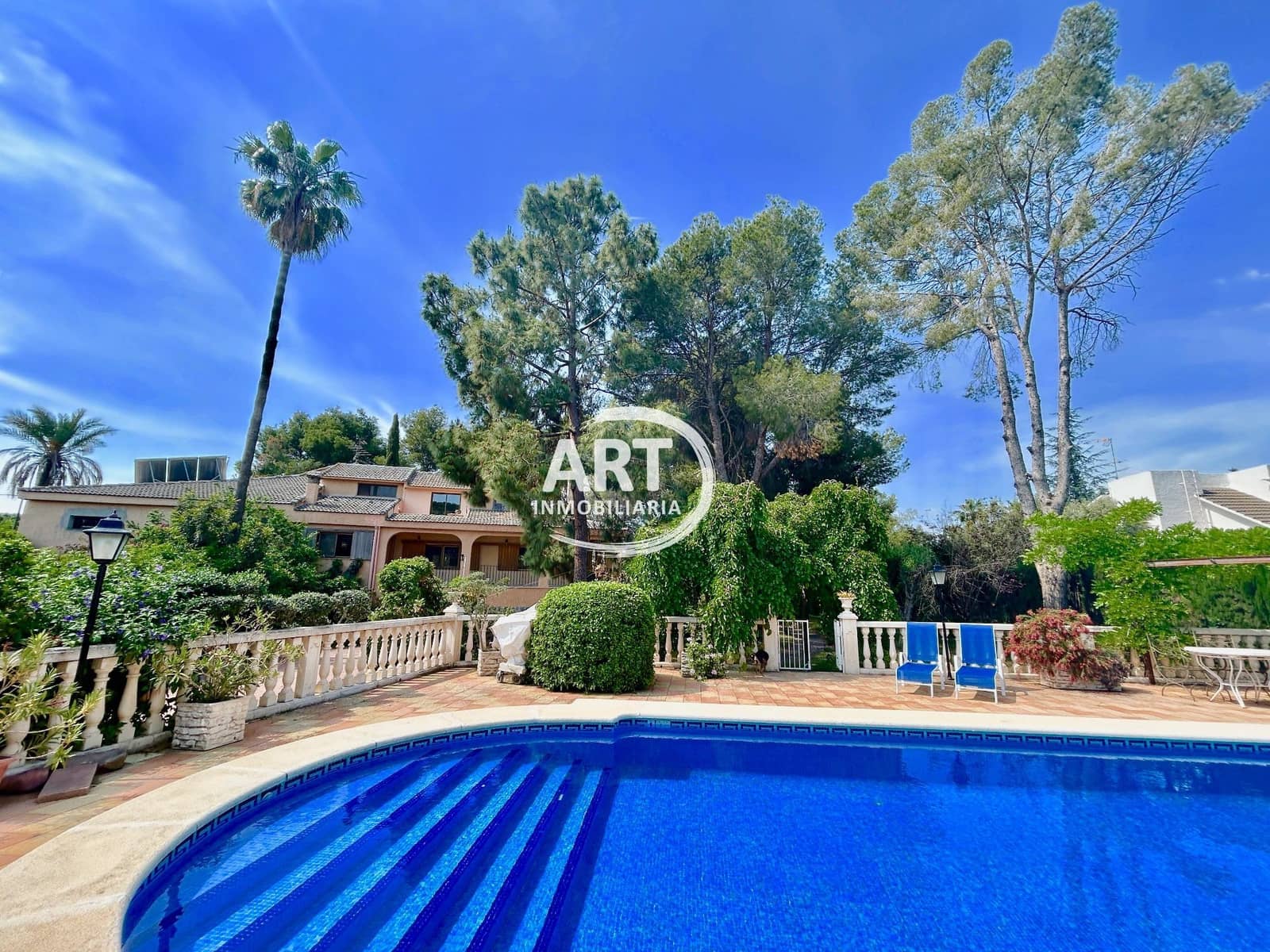 8 soverom Villa til salgs i Serra med svømmebasseng garasje - € 700 000 (Ref: 8997690)