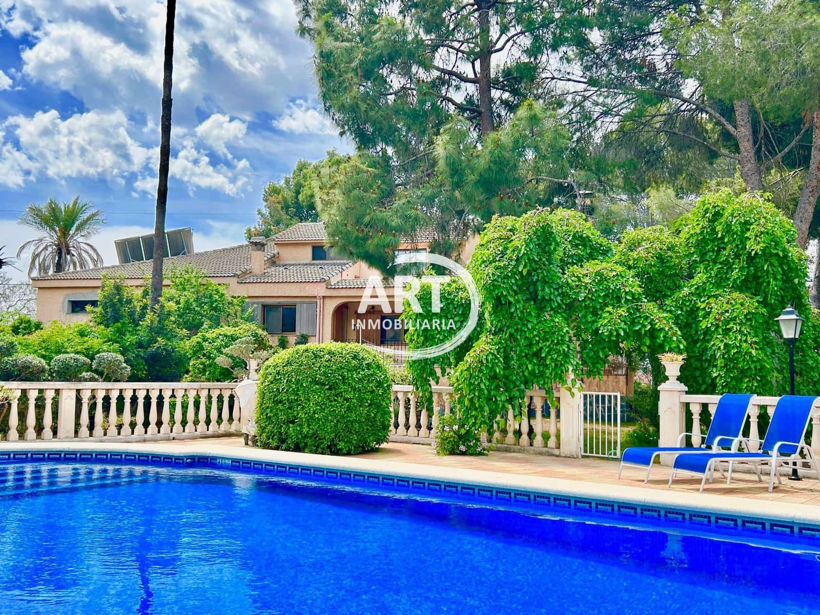 8 soverom Villa til salgs i Serra med svømmebasseng garasje - € 700 000 (Ref: 8997690)