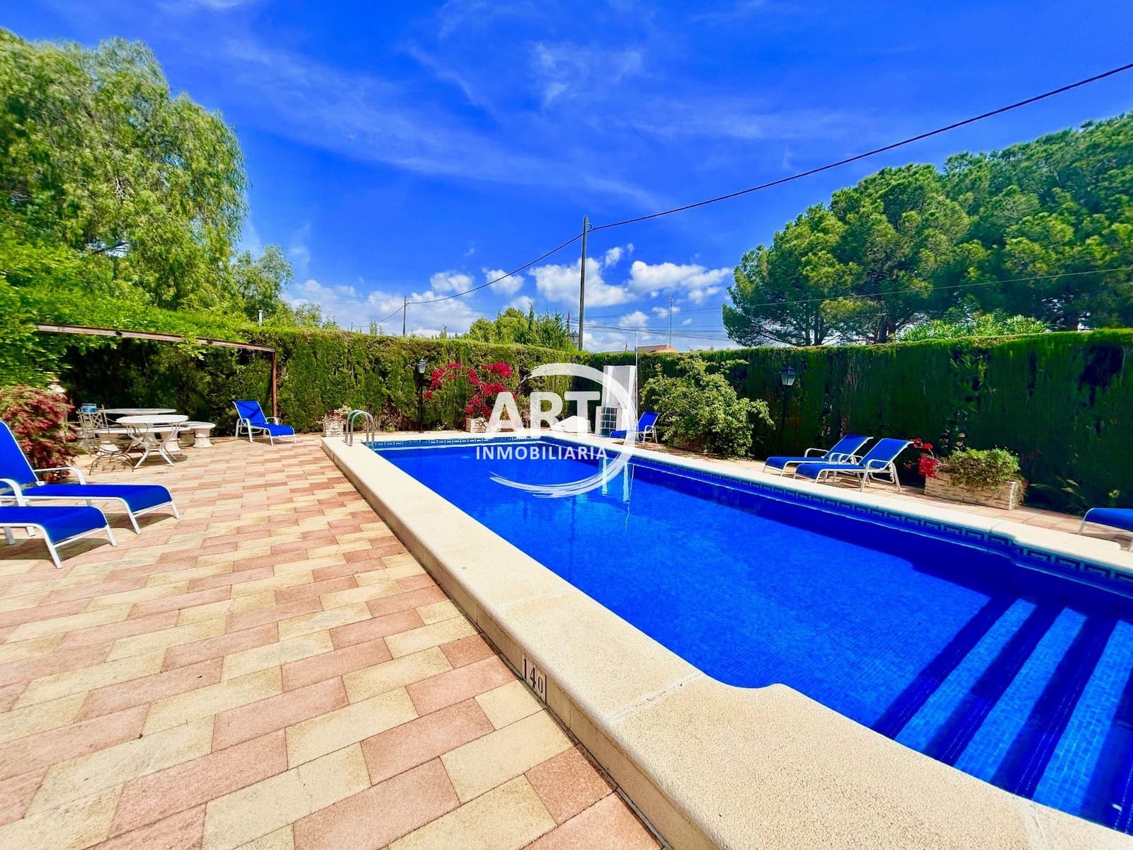 8 soverom Villa til salgs i Serra med svømmebasseng garasje - € 700 000 (Ref: 8997690)