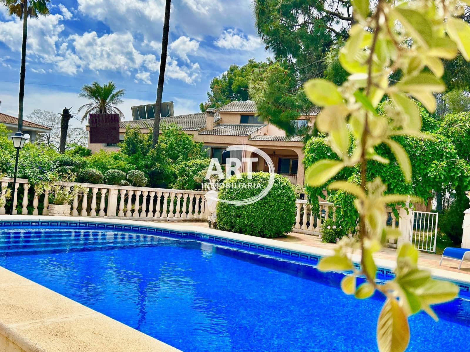 8 soverom Villa til salgs i Serra med svømmebasseng garasje - € 700 000 (Ref: 8997690)