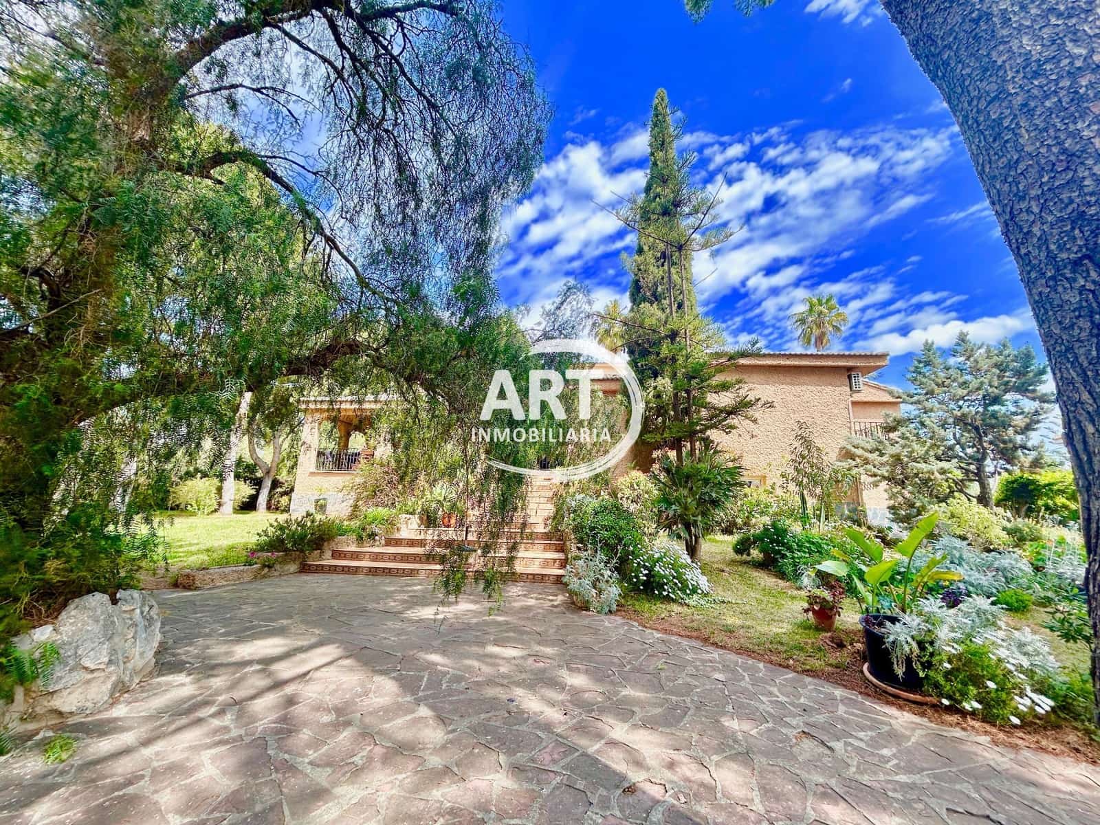 8 soverom Villa til salgs i Serra med svømmebasseng garasje - € 700 000 (Ref: 8997690)