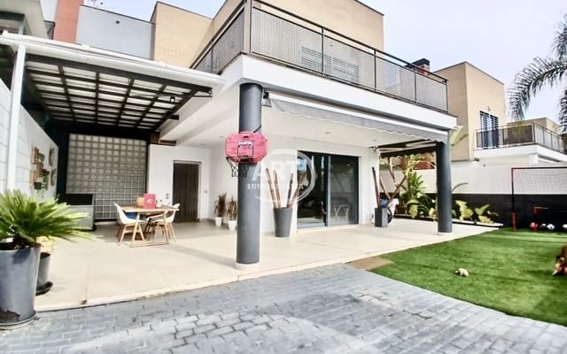 3 soveværelse Villa til salg i La Pobla de Vallbona med garage - € 461.000 (Ref: 8998422)