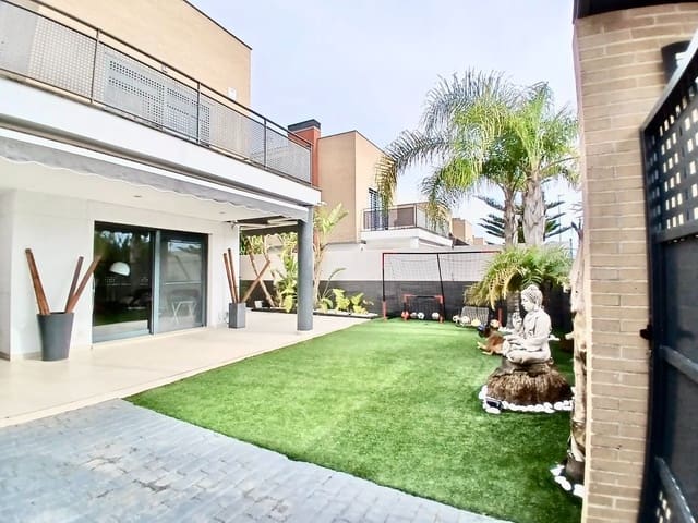 3 soveværelse Semi-Rækkehus til salg i La Pobla de Vallbona med swimmingpool garage - € 461.000 (Ref: 8998422)