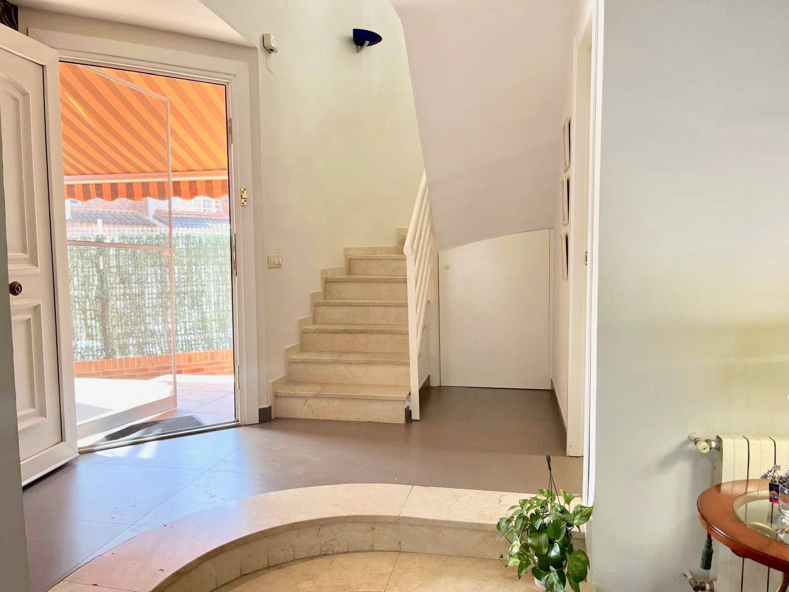 5 soveværelse Semi-Rækkehus til salg i Riba-roja de Turia - € 420.000 (Ref: 9124341)