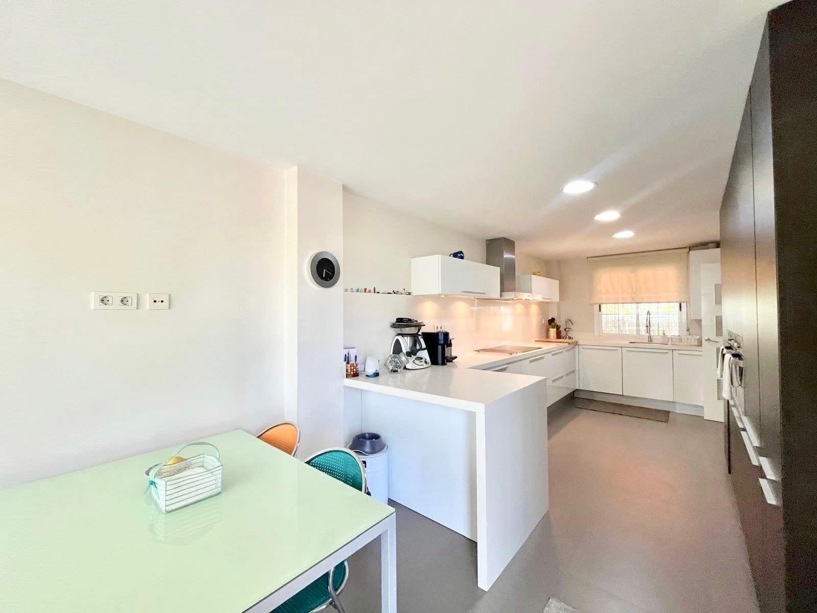 5 soveværelse Semi-Rækkehus til salg i Riba-roja de Turia - € 420.000 (Ref: 9124341)