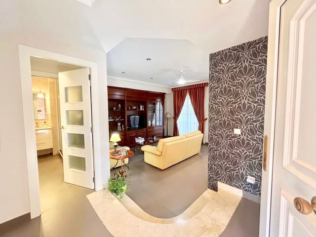 5 chambre Villa/Maison Semi-Mitoyenne à vendre à Riba-roja de Túria - 420 000 € (Ref: 9124341)