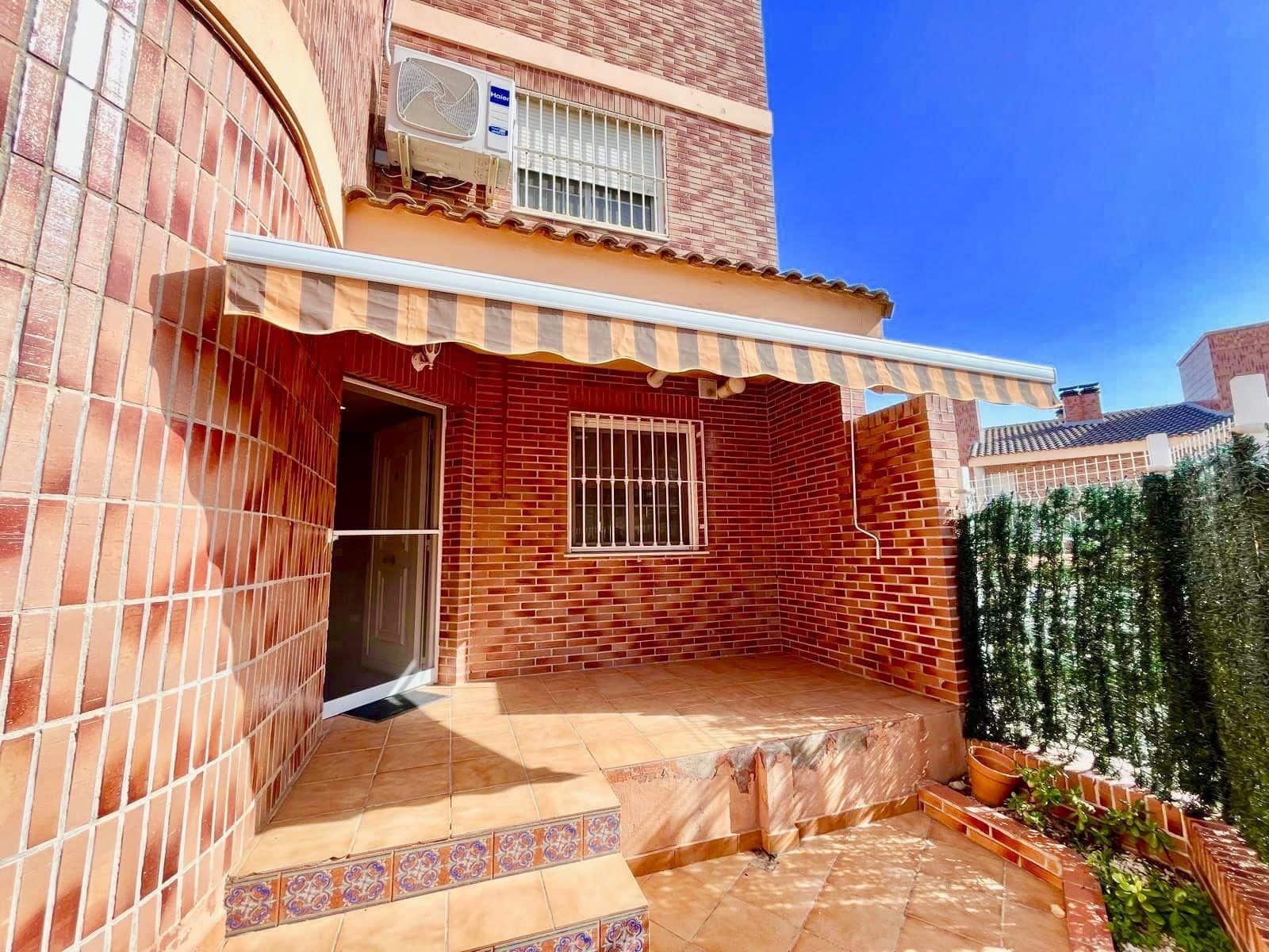 5 soveværelse Semi-Rækkehus til salg i Riba-roja de Turia - € 420.000 (Ref: 9124341)