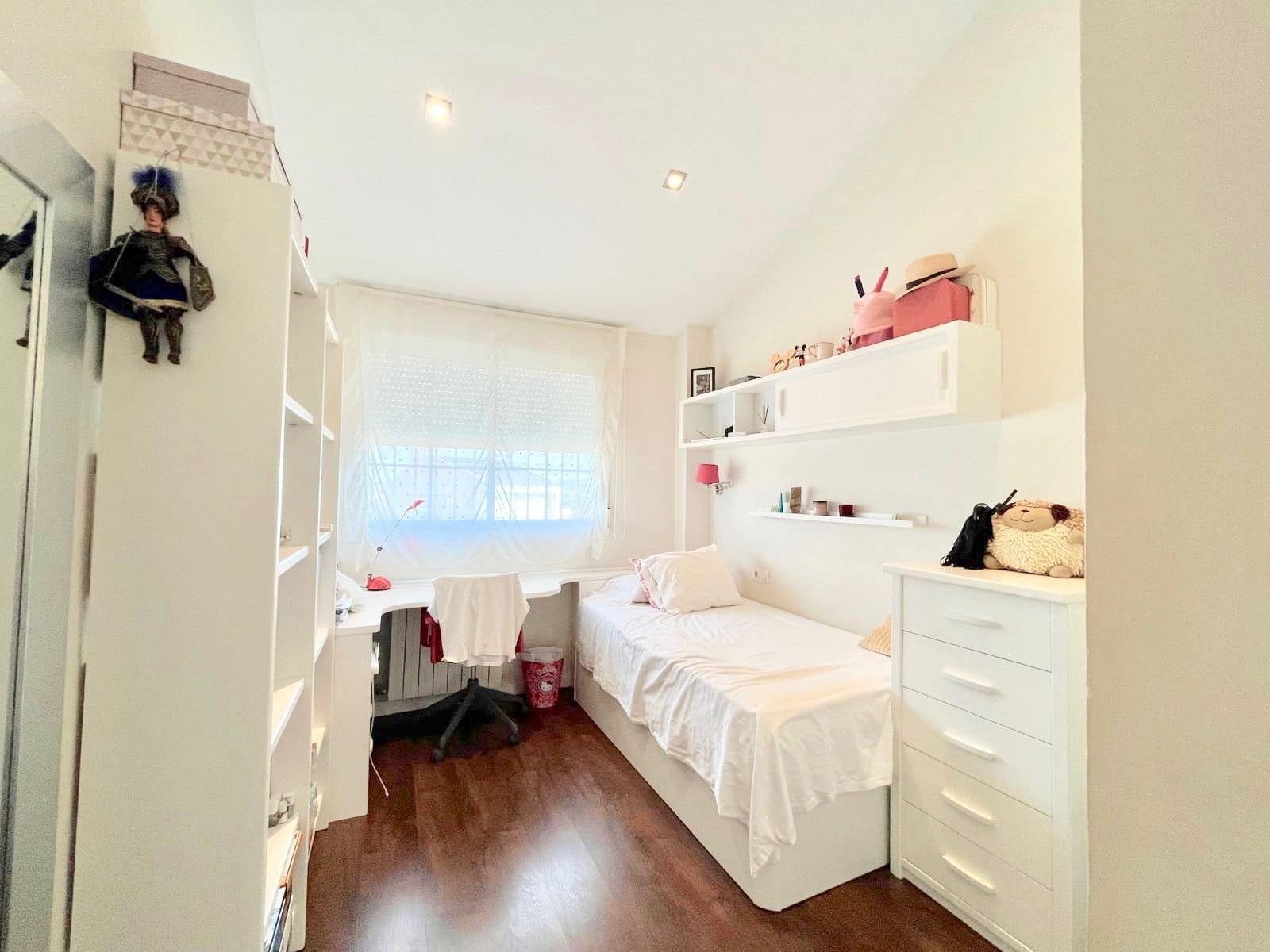 5 soveværelse Semi-Rækkehus til salg i Riba-roja de Turia - € 420.000 (Ref: 9124341)