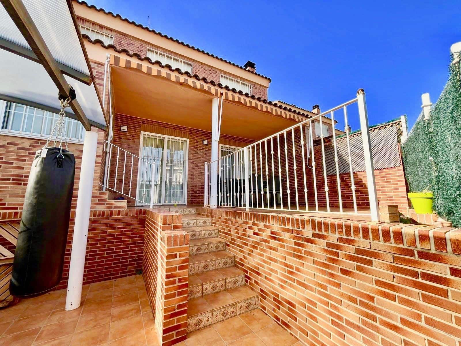 5 soveværelse Semi-Rækkehus til salg i Riba-roja de Turia - € 420.000 (Ref: 9124341)