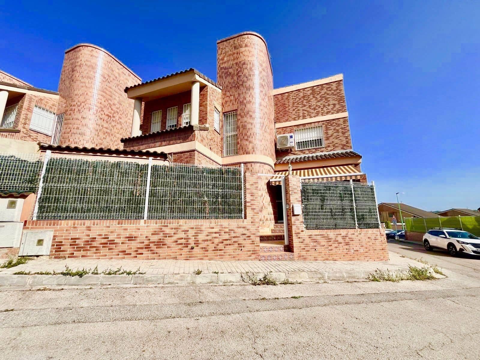 5 soveværelse Semi-Rækkehus til salg i Riba-roja de Turia - € 420.000 (Ref: 9124341)