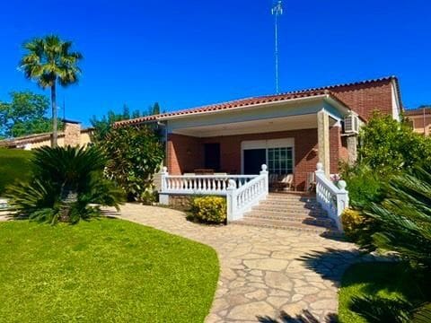 4 soveværelse Villa til leje i L'Eliana med swimmingpool - € 2.300 (Ref: 9172524)