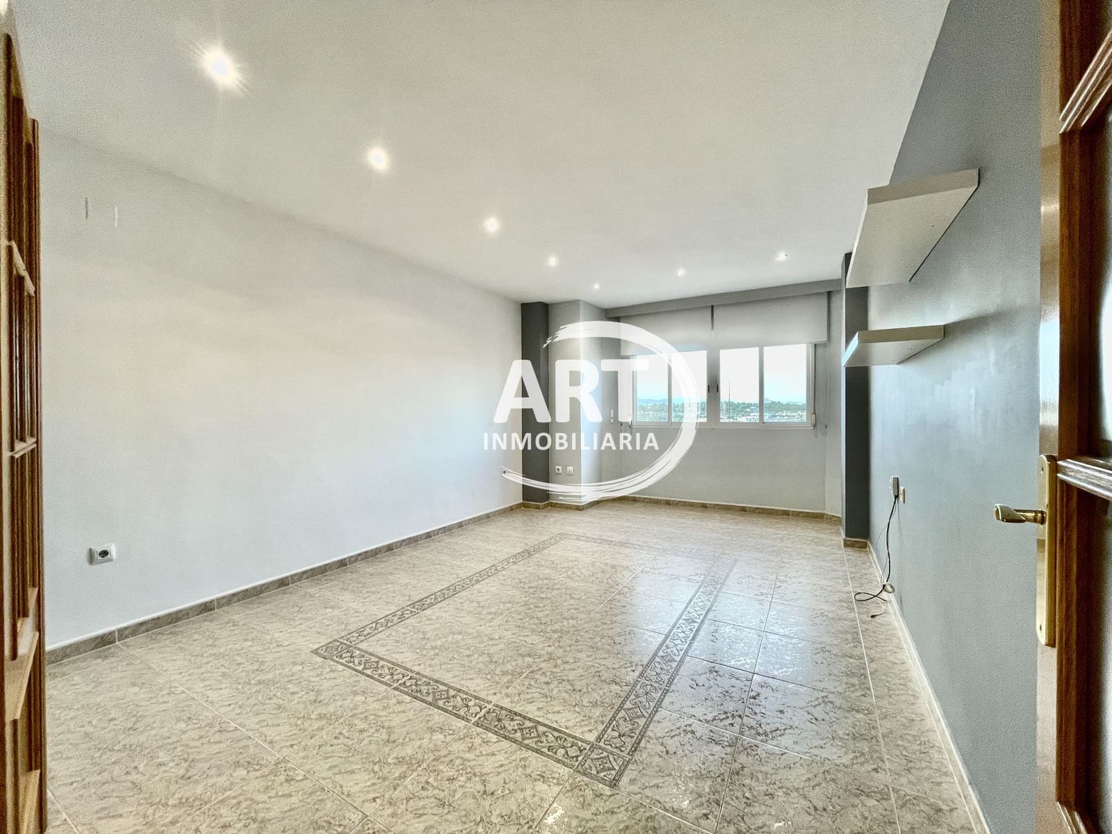 3 bedroom Flat for rent in San Antonio de Benageber with garage - € 1,200 (Ref: 9193526)