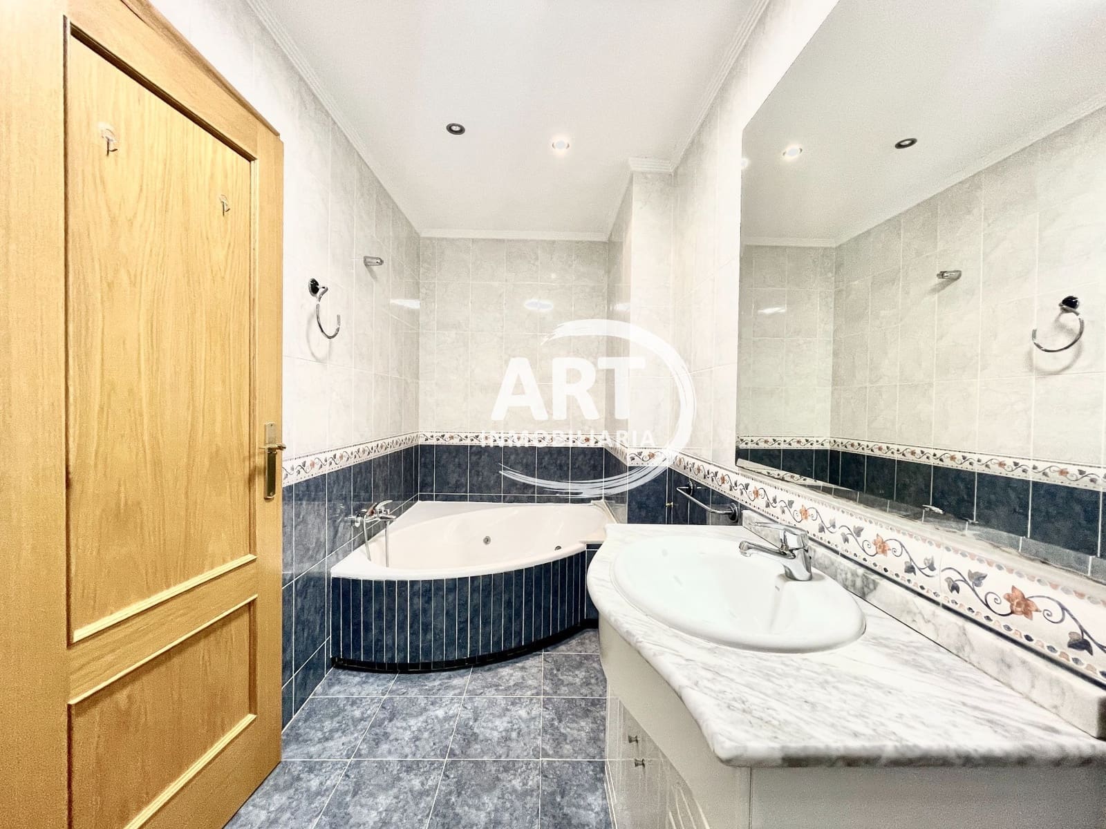 3 bedroom Flat for rent in San Antonio de Benageber with garage - € 1,200 (Ref: 9193526)