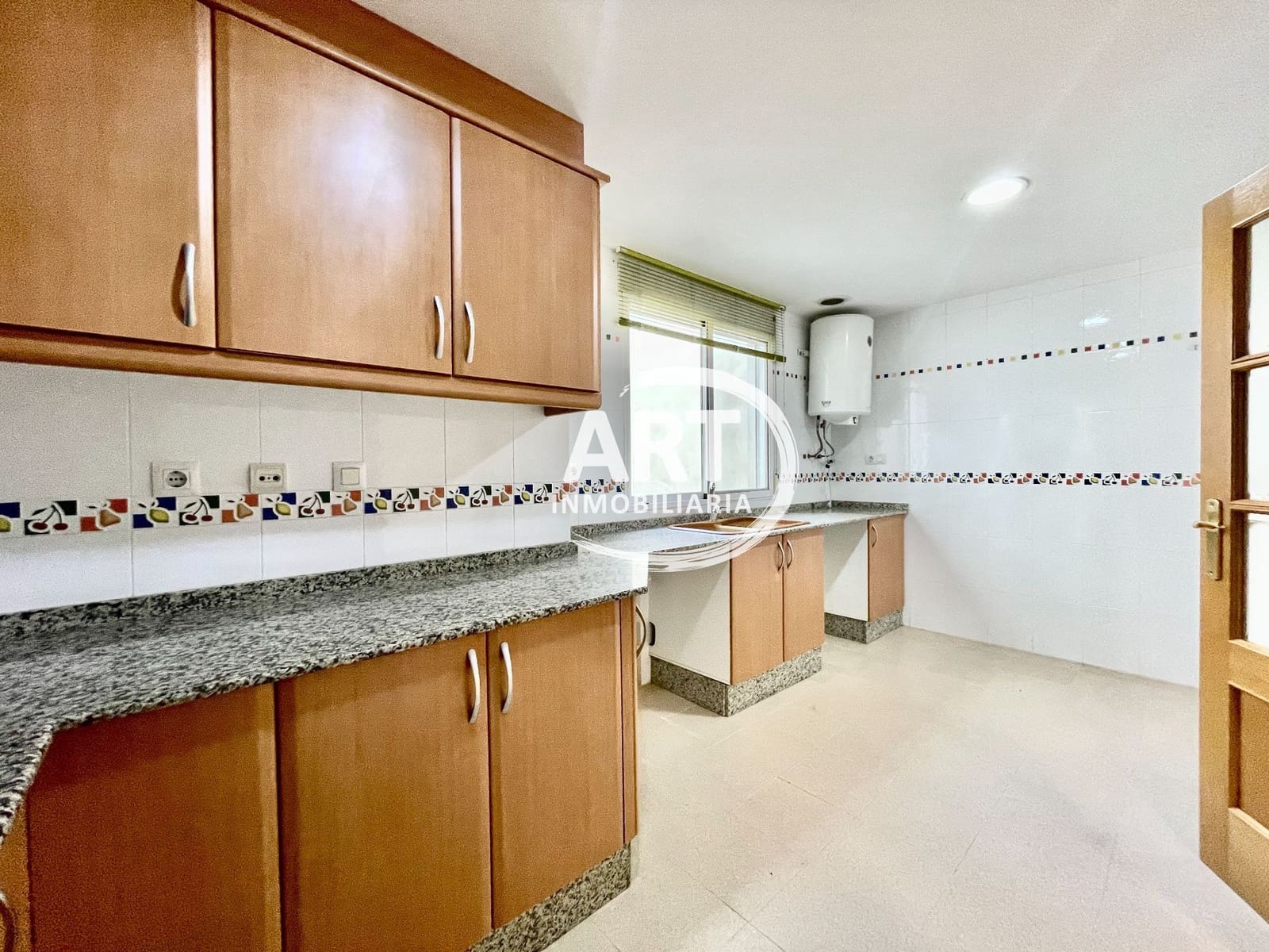 3 bedroom Flat for rent in San Antonio de Benageber with garage - € 1,200 (Ref: 9193526)