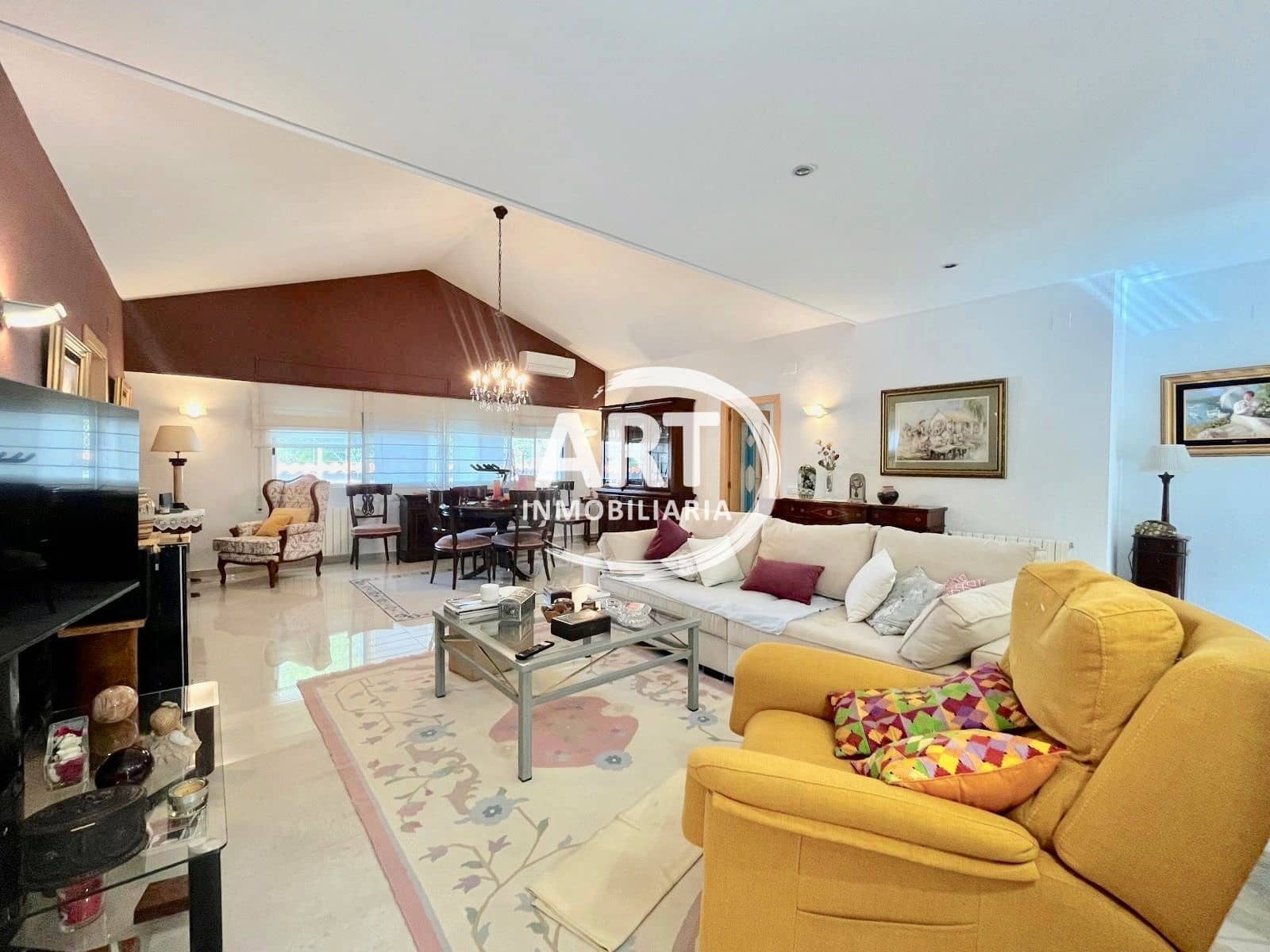 4 soverom Villa til salgs i L'Eliana med svømmebasseng garasje - € 720 000 (Ref: 9204231)