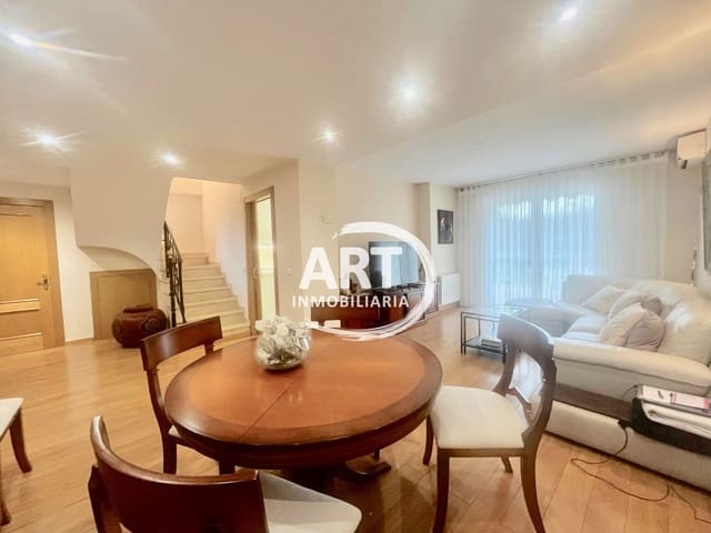 3 bedroom Semi-detached Villa for sale in Bétera with pool garage - € 520,000 (Ref: 9226195)