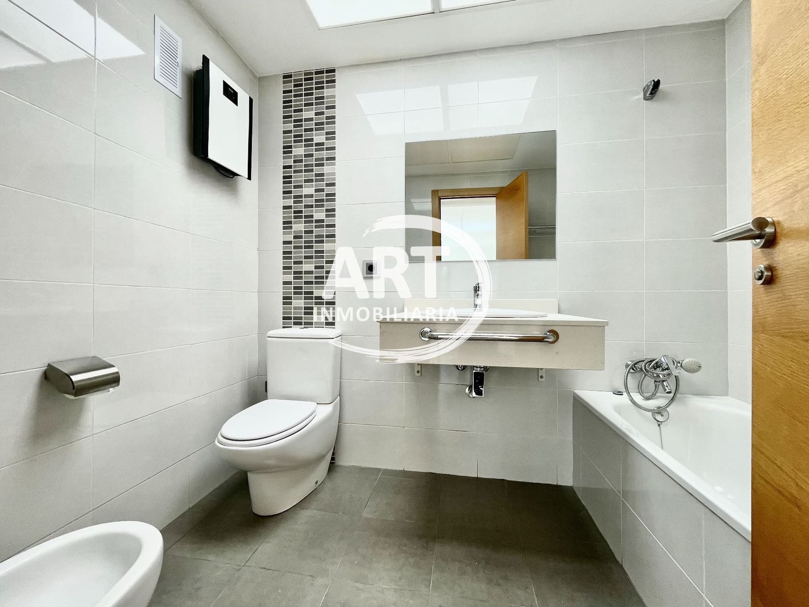 2 slaapkamer Flat te koop in La Pobla de Vallbona met zwembad garage - € 280.000 (Ref: 9232272)