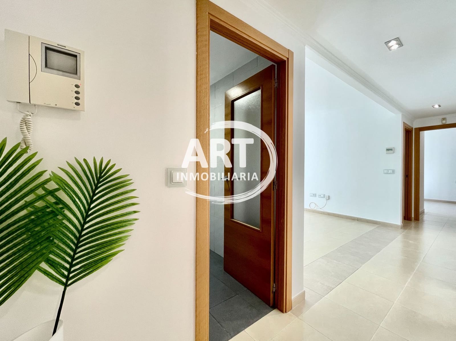 2 slaapkamer Flat te koop in La Pobla de Vallbona met zwembad garage - € 280.000 (Ref: 9232272)